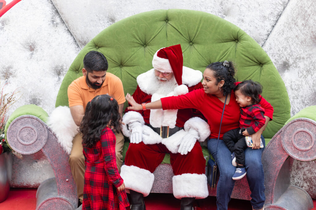 This Holiday Season, Help Deaf Santa Claus Reach More Families